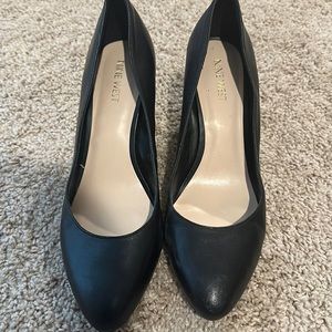 Women’s black wedges